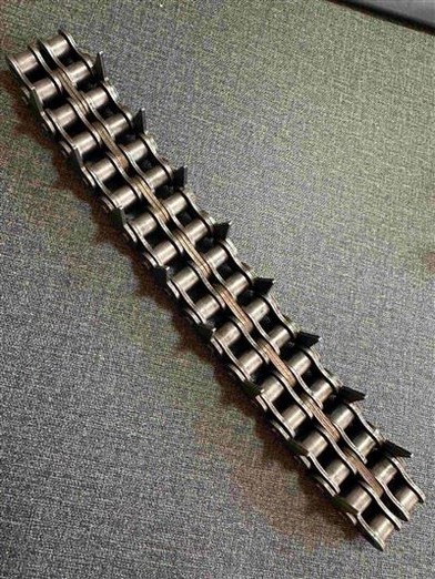 Ланцюг мотоцикла з мастилом